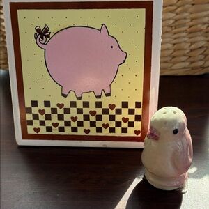 Salt shaker and trivet combo.